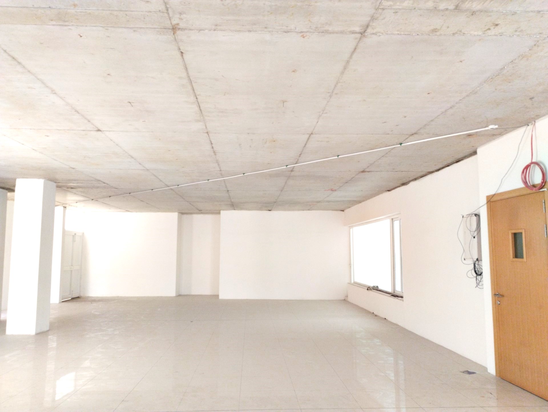 Bright 90 square meter office in Spinola Bay
