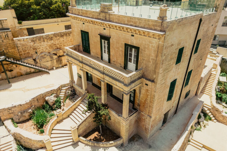 Historical Villa Fieres in Spinola Bay St. Julians